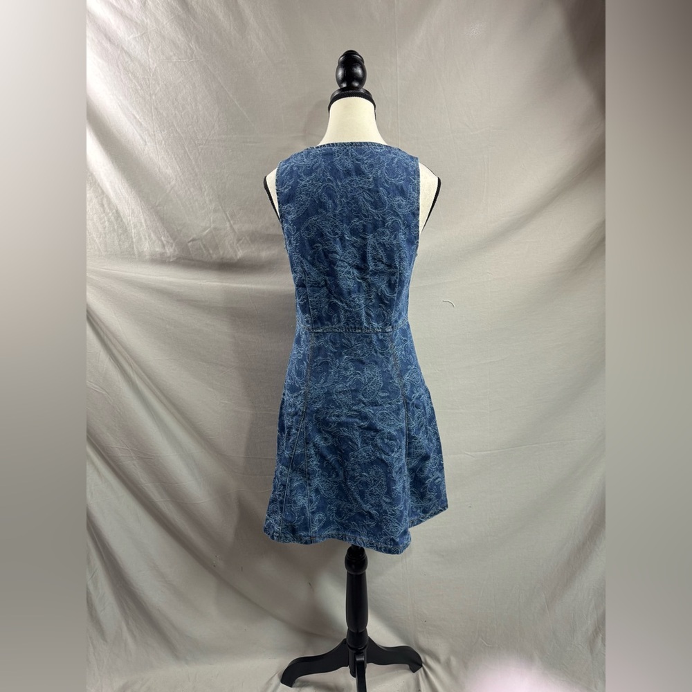 Button-Down Denim V-Neck Dress with Scroll Paisley Pattern - Picture 8 of 8